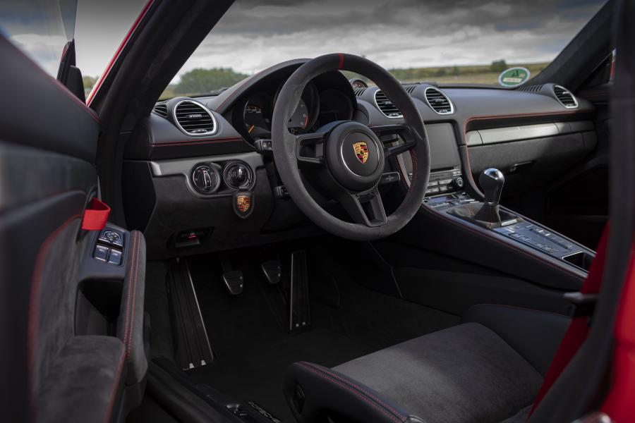 Интерьер Porsche 718 Cayman GT4 (982C) 2019 года  (WW) (фото 94 из 190)